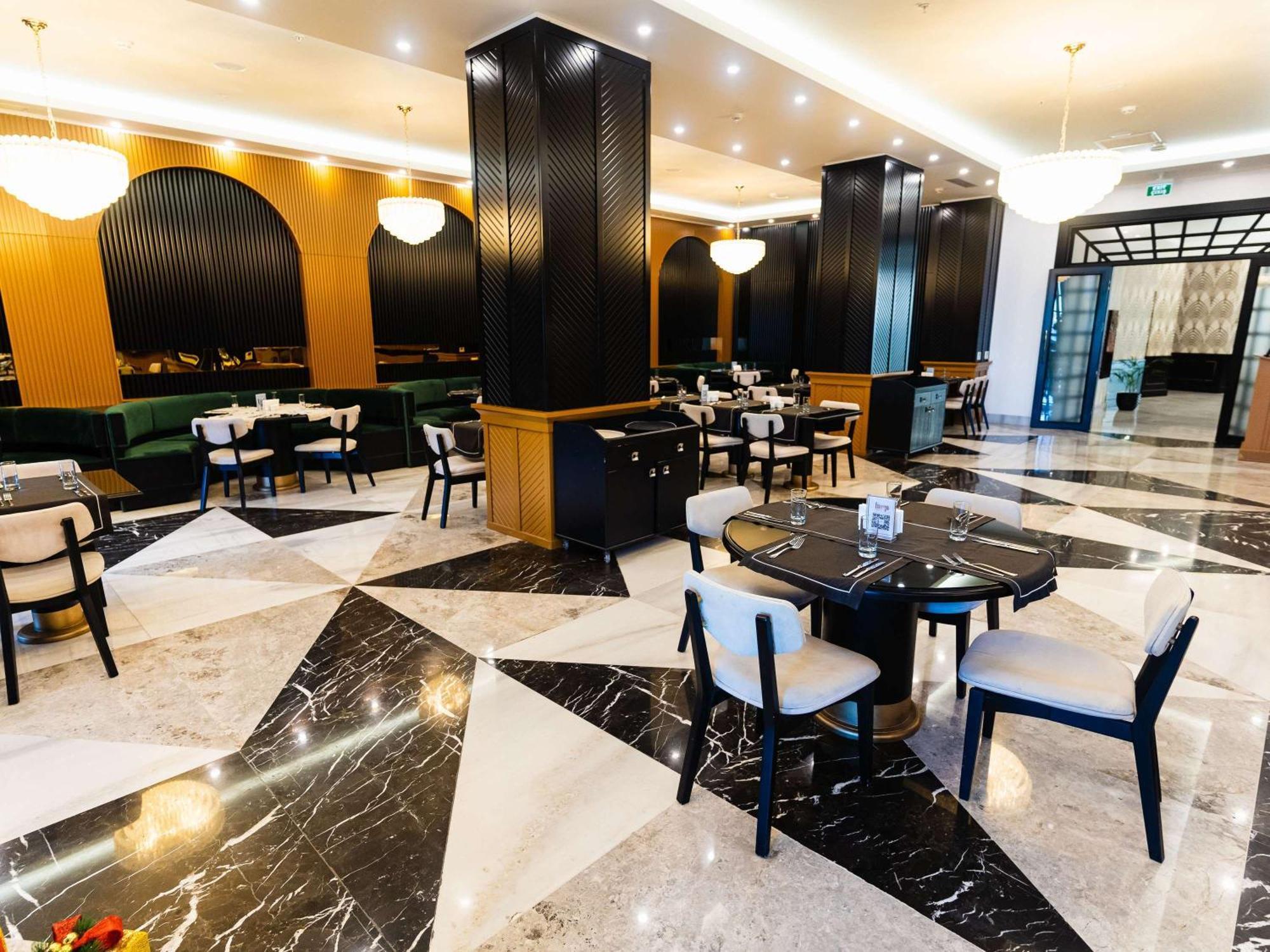 Mercure Baku City エクステリア 写真